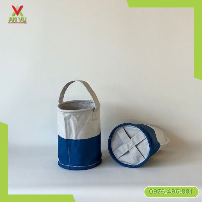 Hình ảnh túi tote hình trụ chất liệu vải canvas tại xưởng may An Vũ