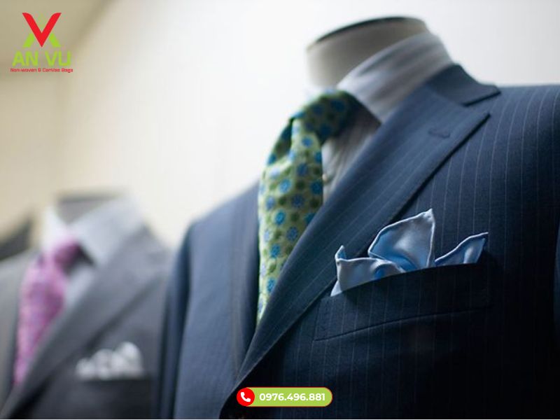 Túi đựng áo vest giúp cho bộ vest luôn trông chỉn chủ - chuẩn form