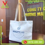 túi vải bố màu trắng in logo thương hiệu