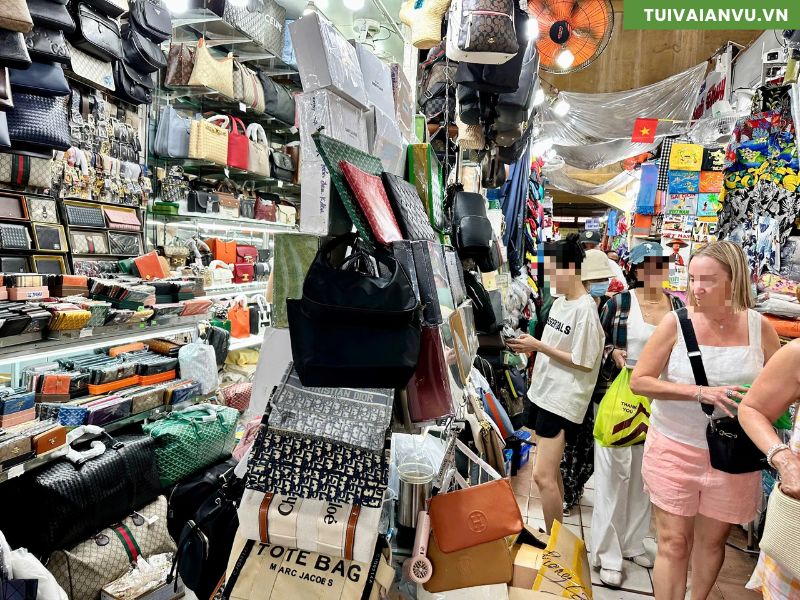 Mua túi bao tử giá rẻ tại các chợ truyền thống