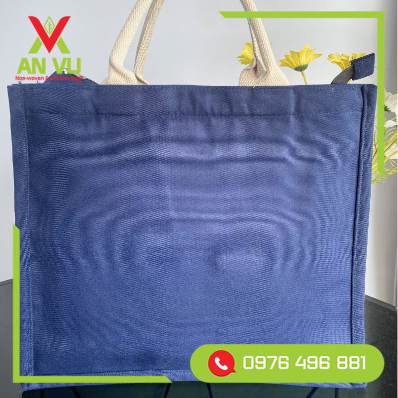 Mặt sau túi xách canvas OPES