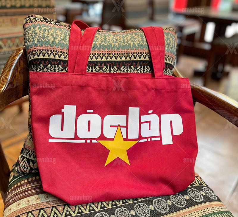 Túi tote vải bố màu đỏ quà tặng dịp 30-4